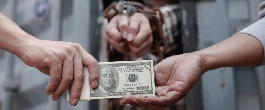 Trafficking & Smuggling Trafficking & Smuggling